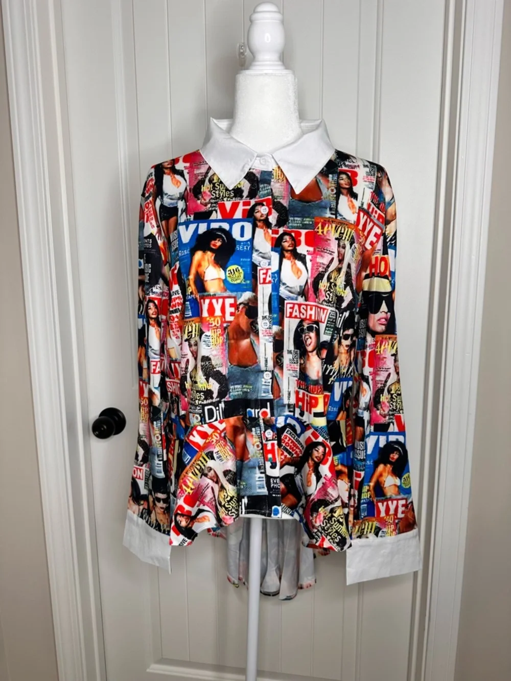 Magazine-Print Collared Blouse - Multicolor - Picture 2 of 8